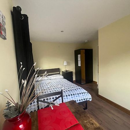 Studio-1-Staines/Heathrow/London-Own Entrance المظهر الخارجي الصورة