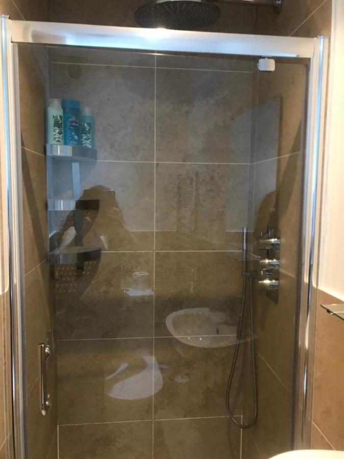 Studio-1-Staines/Heathrow/London-Own Entrance المظهر الخارجي الصورة
