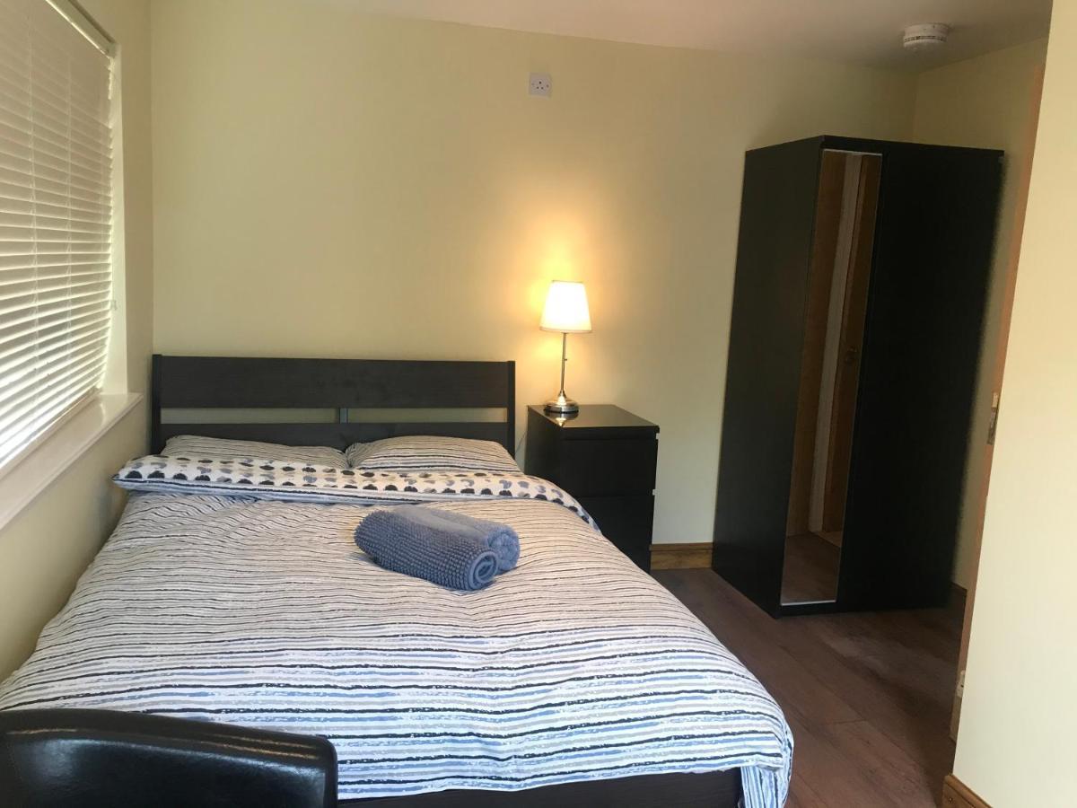Studio-1-Staines/Heathrow/London-Own Entrance المظهر الخارجي الصورة