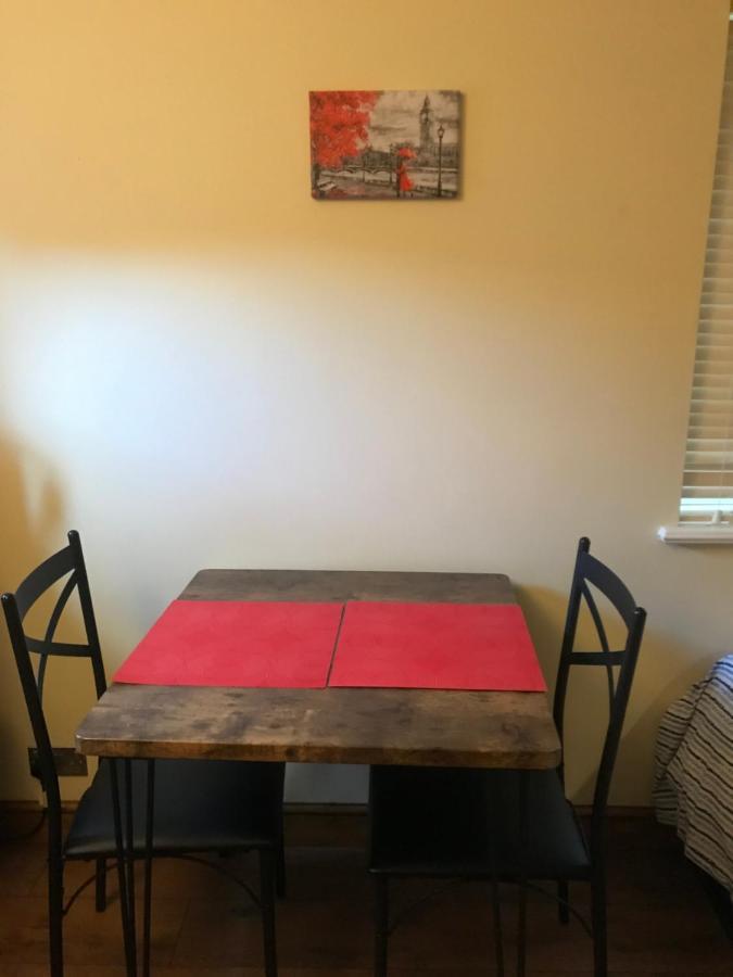 Studio-1-Staines/Heathrow/London-Own Entrance المظهر الخارجي الصورة