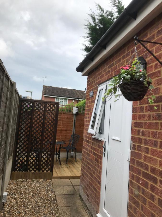 Studio-1-Staines/Heathrow/London-Own Entrance المظهر الخارجي الصورة