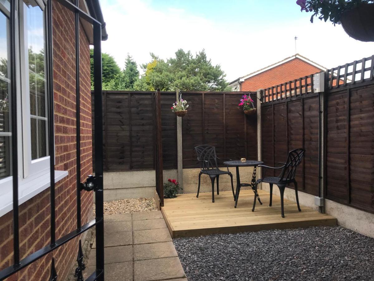 Studio-1-Staines/Heathrow/London-Own Entrance المظهر الخارجي الصورة