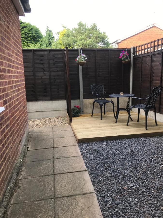 Studio-1-Staines/Heathrow/London-Own Entrance المظهر الخارجي الصورة