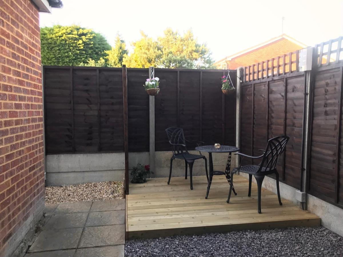 Studio-1-Staines/Heathrow/London-Own Entrance المظهر الخارجي الصورة