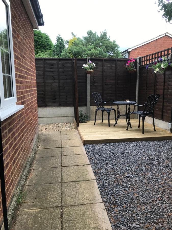 Studio-1-Staines/Heathrow/London-Own Entrance المظهر الخارجي الصورة