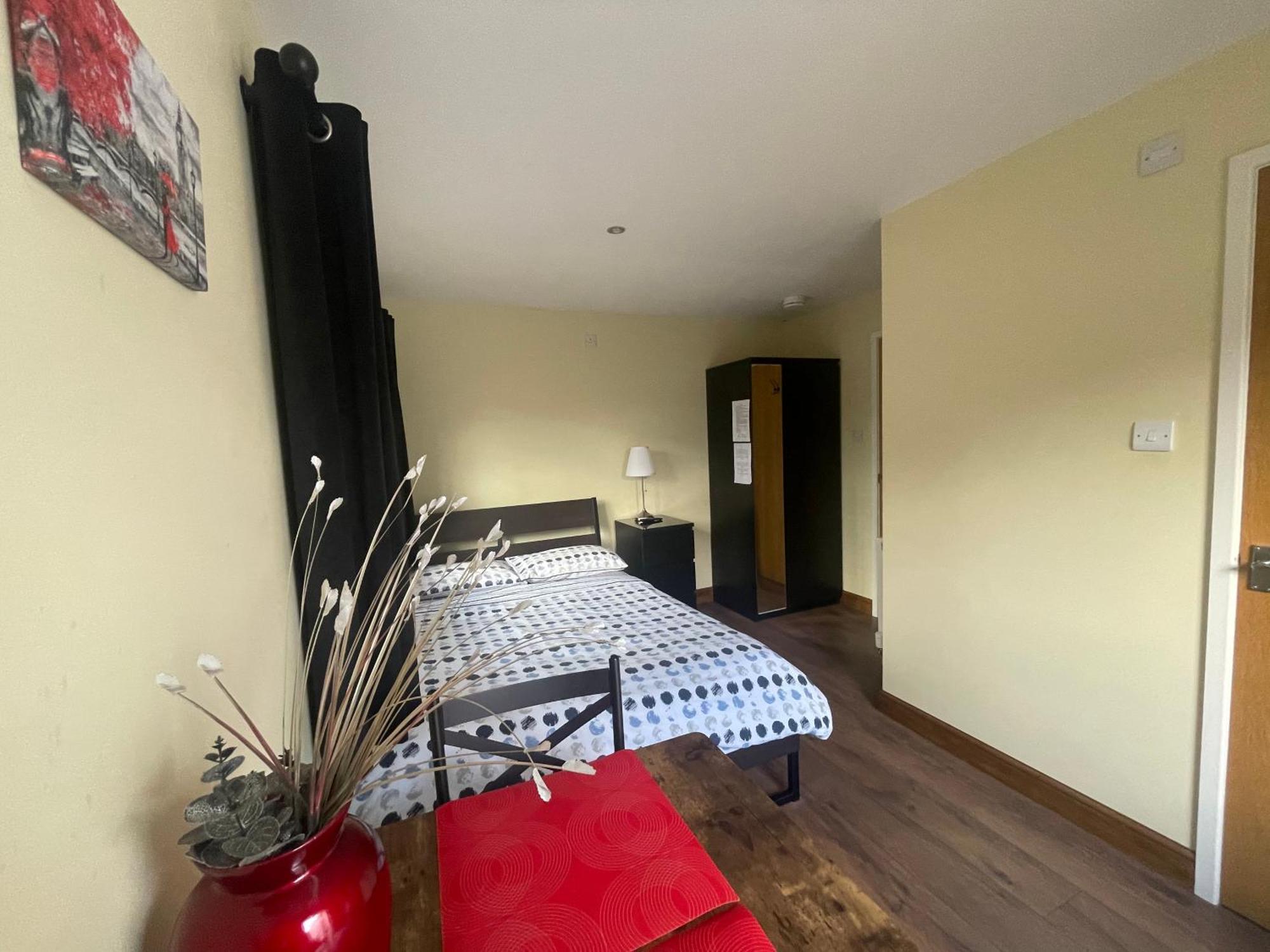 Studio-1-Staines/Heathrow/London-Own Entrance المظهر الخارجي الصورة