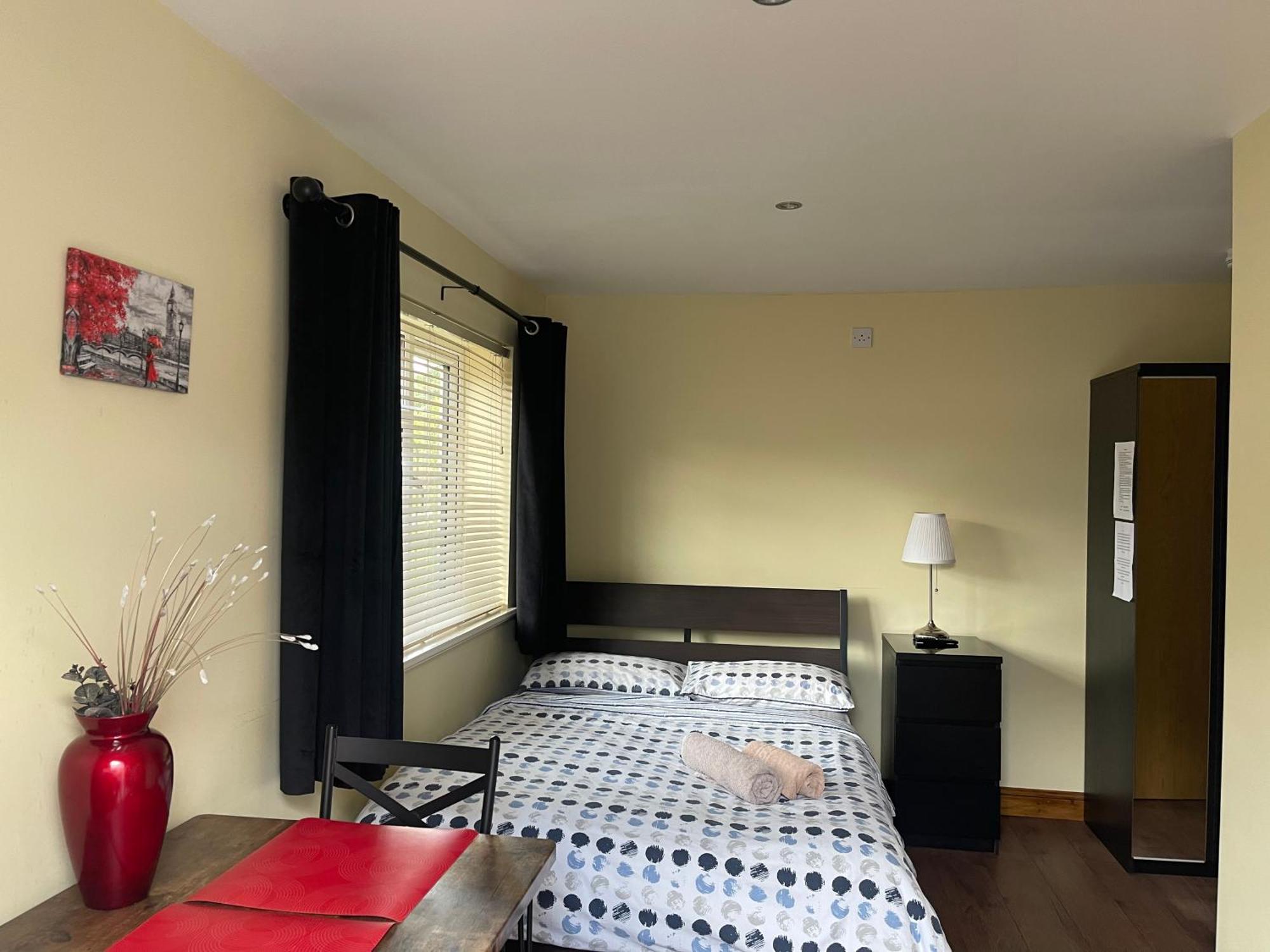 Studio-1-Staines/Heathrow/London-Own Entrance المظهر الخارجي الصورة